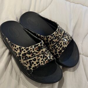 OOFOS Leopard Pattern Comfort Slides